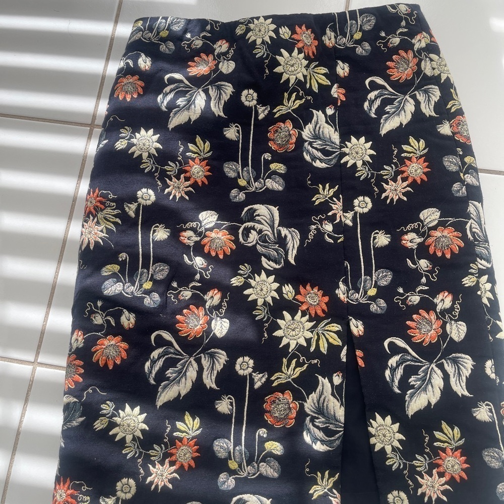 Ann Tyler gorgeous  texture fabric skirt in great conditions
